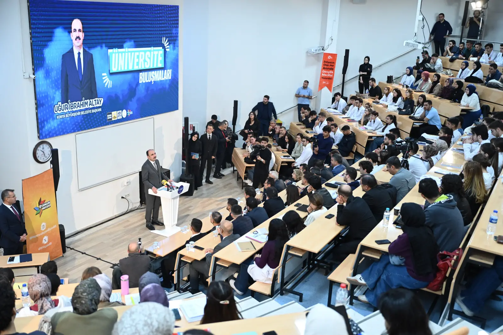 Konya Büyükşehir Belediye Başkanı Uğur İbrahim Altay Selçuk Üniversitesi Tıp Fakültesi öğrenci buluşması