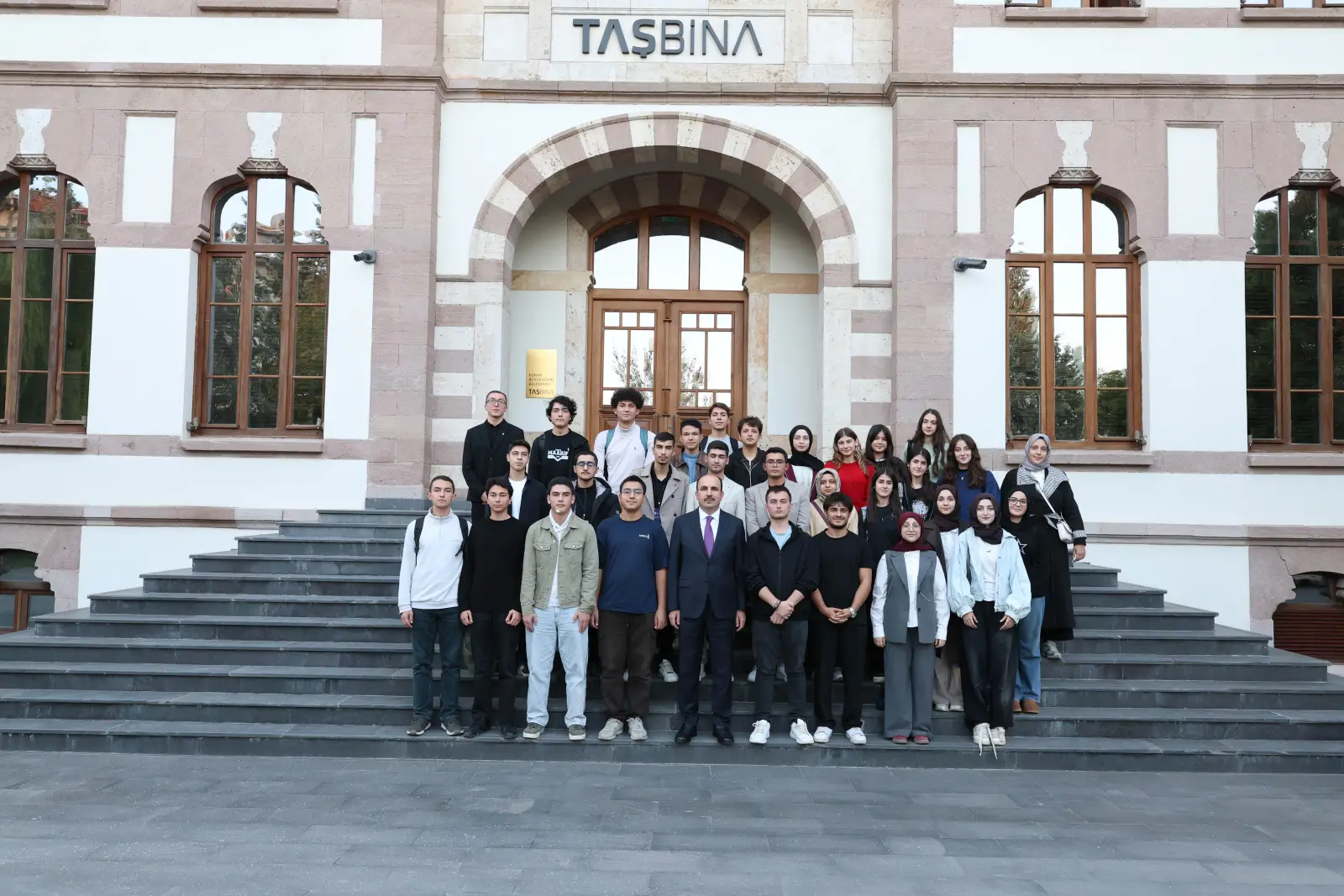 Konya Büyükşehir Belediye Başkanı Uğur İbrahim Altay Genç Seyyah Bursa ve Balkan gezisi öğrencileri Taş Bina kabulü