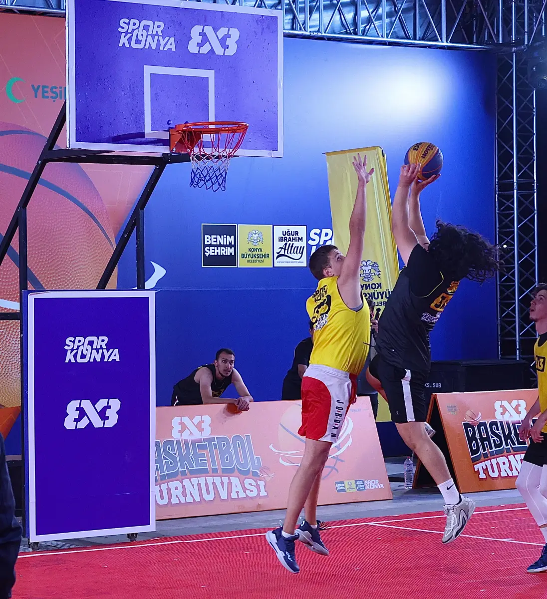 Konya Büyükşehir Belediyesi Kalehan Ecdad Bahçesi 3x3 basketbol turnuvası maç anı