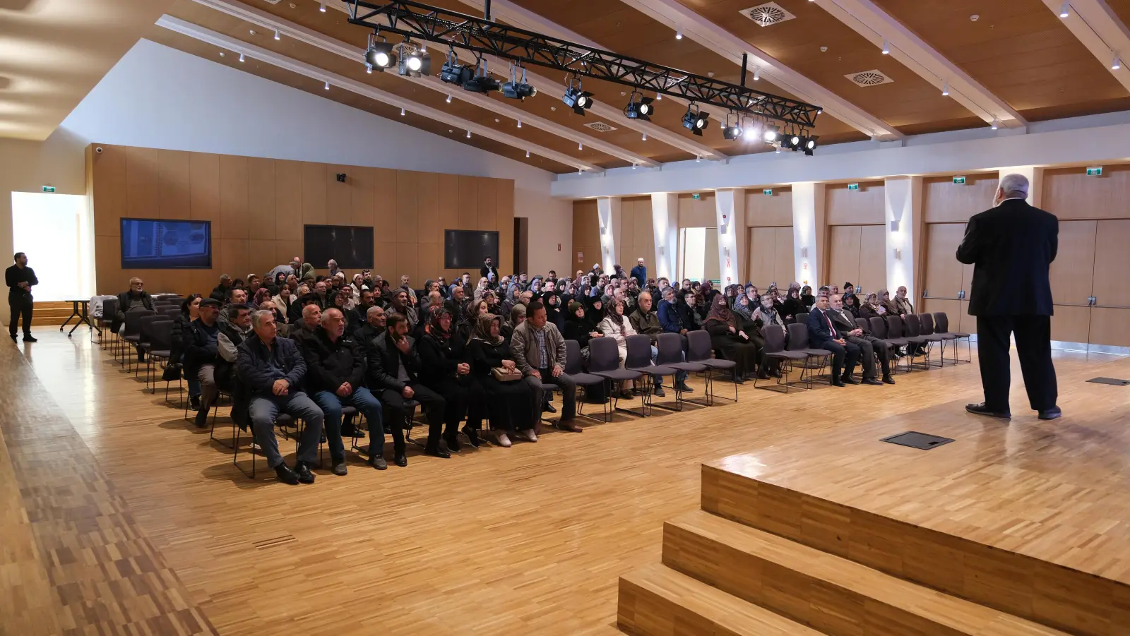 Konya Büyükşehir Belediyesi Vefa Umresi 3. kafile Taş Bina Kültür Sanat eğitim semineri
