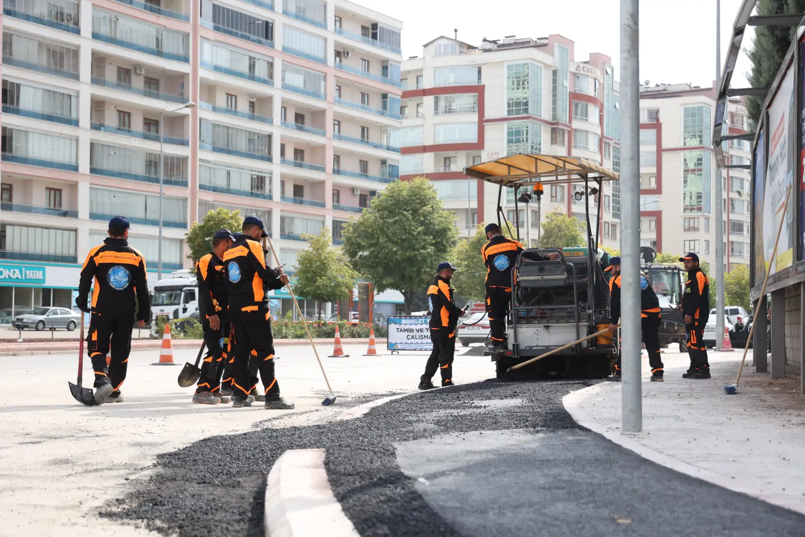 Konya Büyükşehir Belediye Başkanı Uğur İbrahim Altay bisiklet yolları bakım ekibi çalışması inceleme