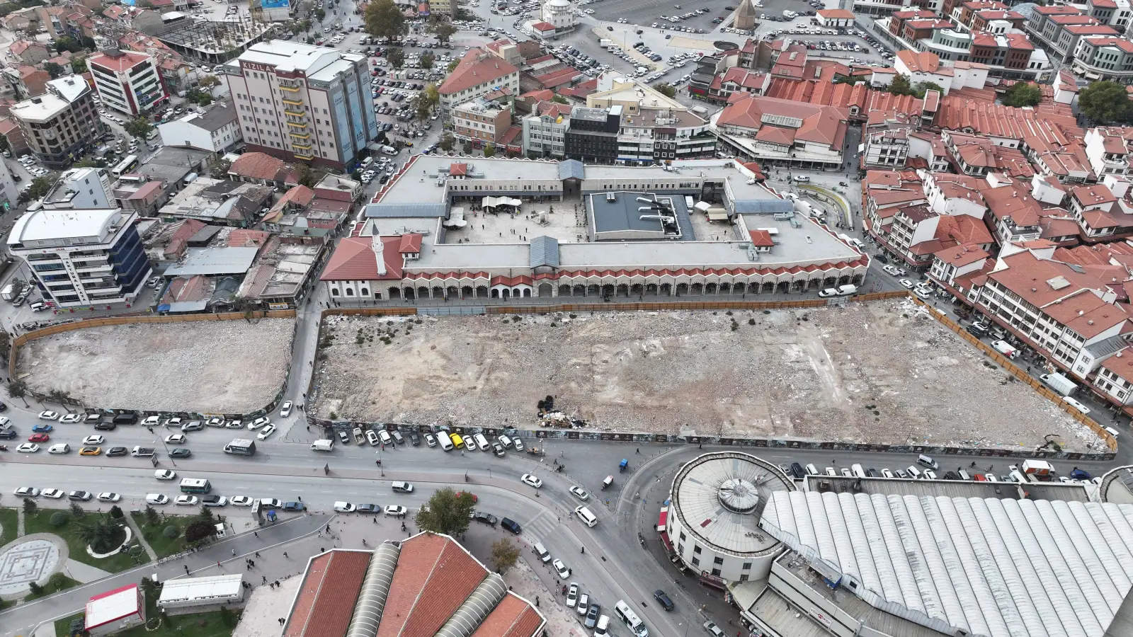 Konya Büyükşehir Belediyesi Tarihi Peynir Pazarı kentsel dönüşüm ikinci etap yıkım çalışmaları Başkan Uğur İbrahim Altay