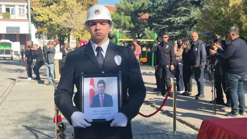 Silahla vurulmuş halde bulunan vali yardımcısının cenazesi memleketine uğurlandı