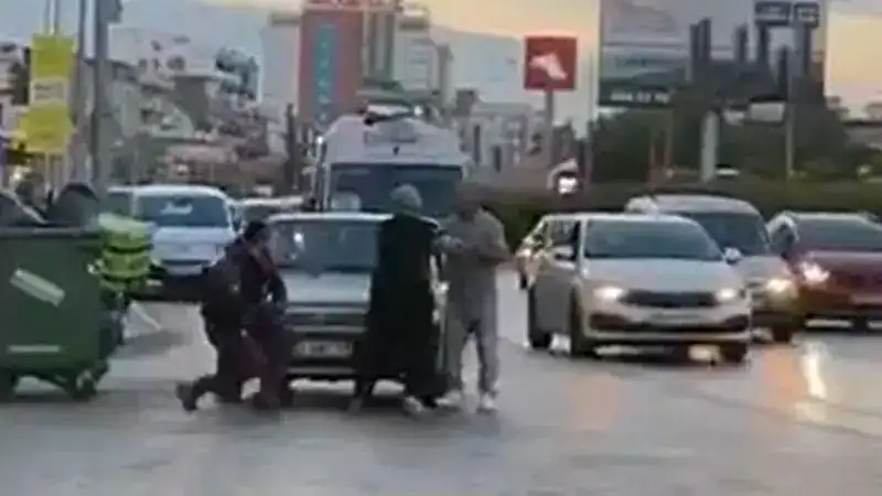 Trafikte tartıştığı kişinin otomobilini tekmeledi, 180 bin lira ceza uygulandı