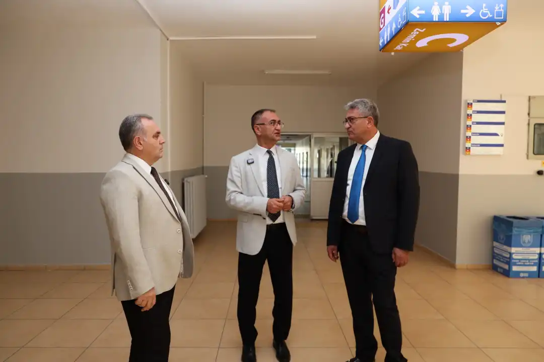 ERÜ Rektörü Altun, Mühendislik Fakültesi’nde incelemelerde bulundu