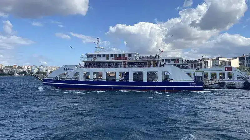 Gökçeada ve Bozcaada feribot seferlerine 'fırtına' engeli