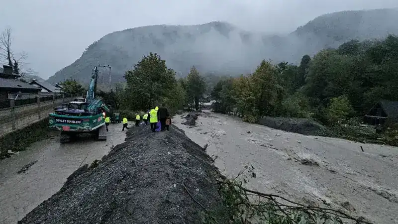 Sapanca’da selden zarar gören bölgelerde çalışmalar başladı