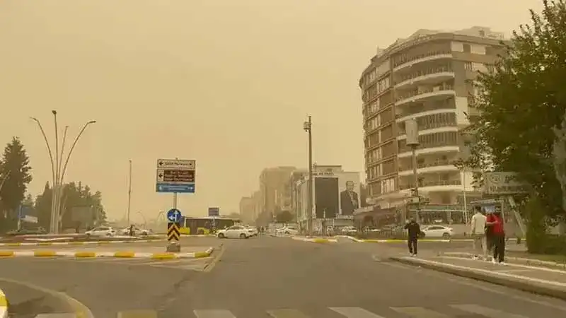 Şanlıurfa'da toz taşınımı etkili oldu