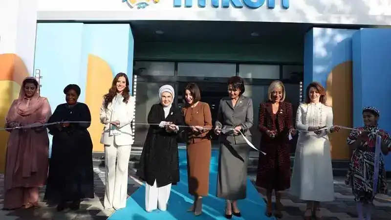 Emine Erdoğan, Özbekistan'da bir eğitim kurumunun açılışına katıldı