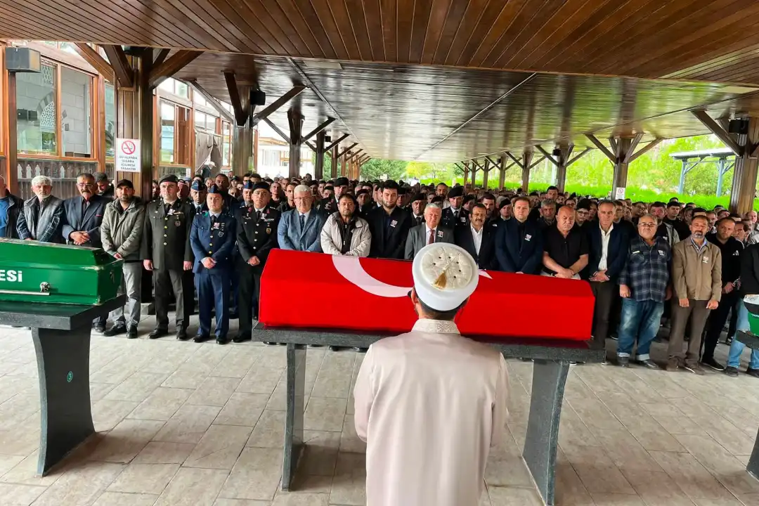 Kalp krizi geçirip hayatını kaybeden astsubay başçavuş toprağa verildi