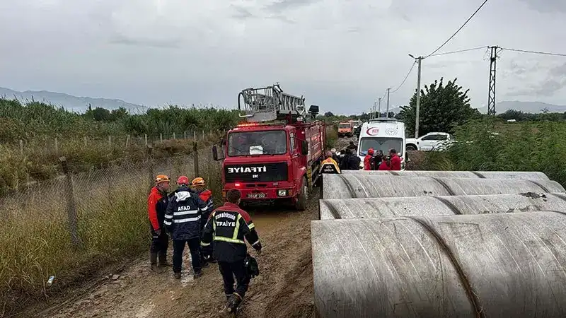 Aydın'da kanalizasyon kazısında toprak kaydı; 1 ölü