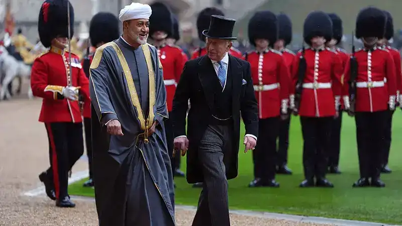 Umman Sultanı Bin Tarık, İngiltere’de
