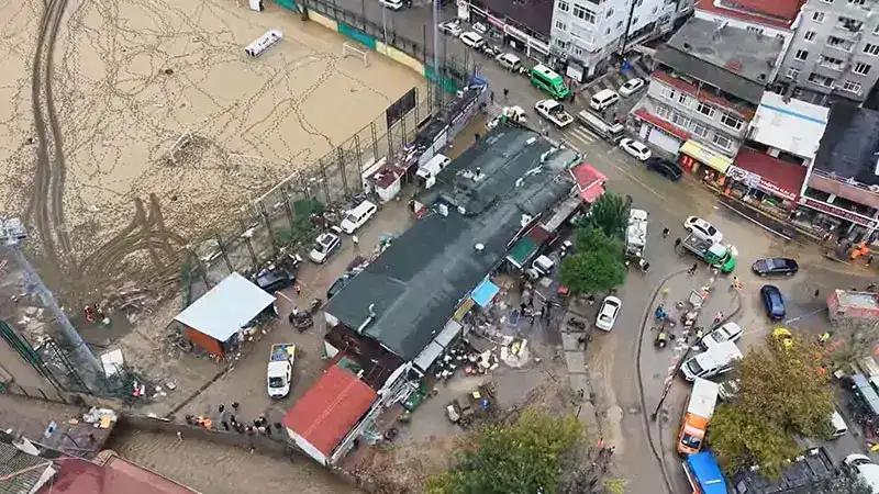 Ayazağa’da dere yatağındaki riskli yapılarda yıkım başladı
