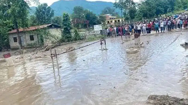 Nepal'deki selde can kaybı 1451'e yükseldi