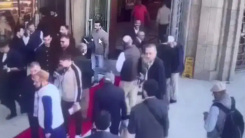 Beyoğlu’nda camide döviz hırsızlığı kamerada: Şüpheli 620 dakikalık kayıt incelenerek yakalandı