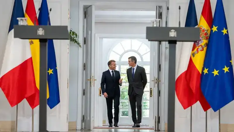 Macron'dan İngiltere’ye çağrı: AB'ye dönün