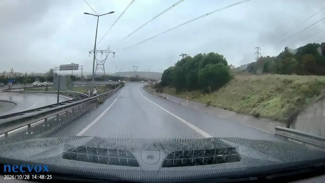 Göktürk’te virajı alamayan aracın takla attığı anlar kamerada