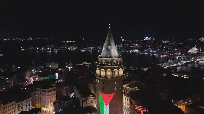 Galata Kulesi Filistin bayrağıyla ışıklandırıldı
