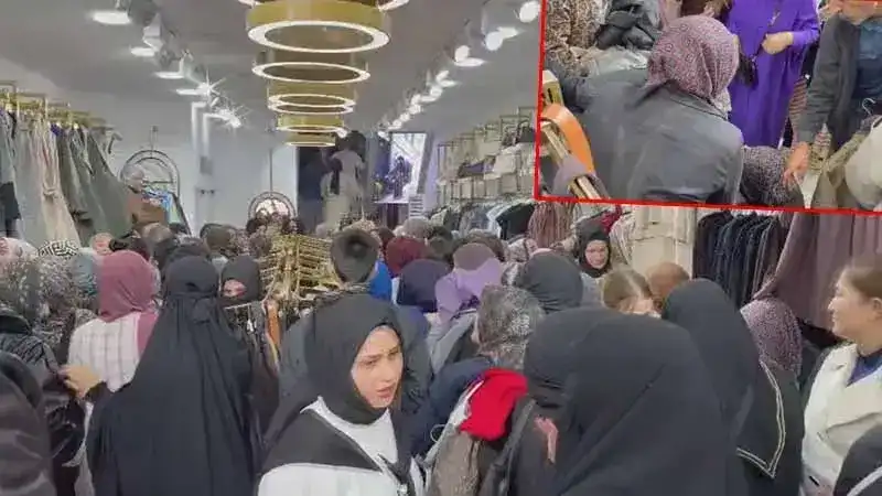 Sultangazi'de uygun fiyatlı kıyafet kampanyası nedeniyle izdiham yaşandı; 1 kişi baygınlık geçirdi