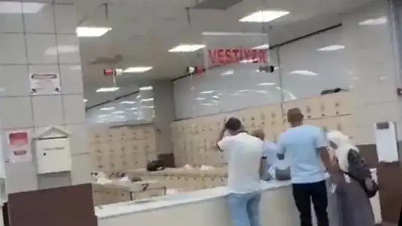 Markete girişte çantaya el koyma uygulamasına belediye tebligatıyla son verildi