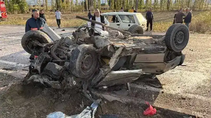 Çorum'da iki otomobil çarpıştı: 7 yaralı