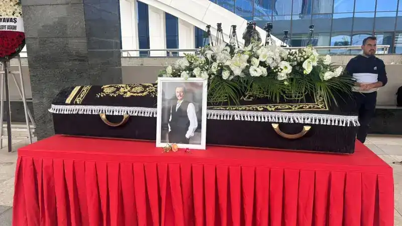 Sanatçı Alpay son yolculuğuna uğurlandı