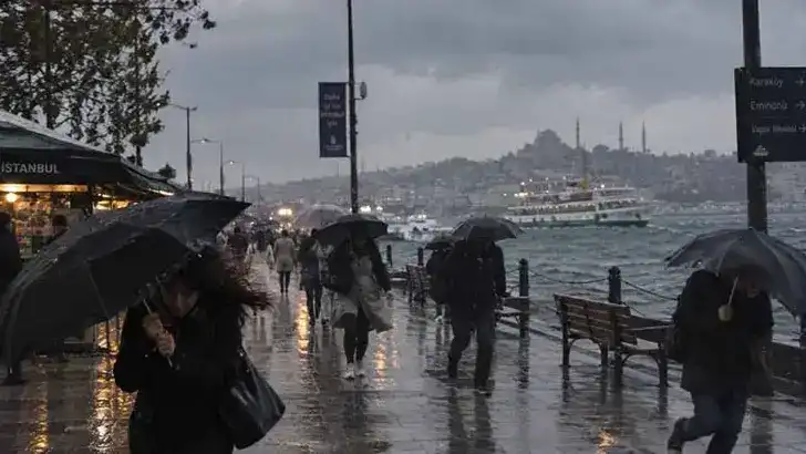 AKOM’dan İstanbul için kuvvetli yağış ve fırtına uyarısı