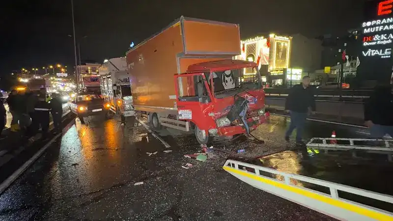 Avcılar'da 4 aracın karıştığı zincirleme kaza: 4 yaralı