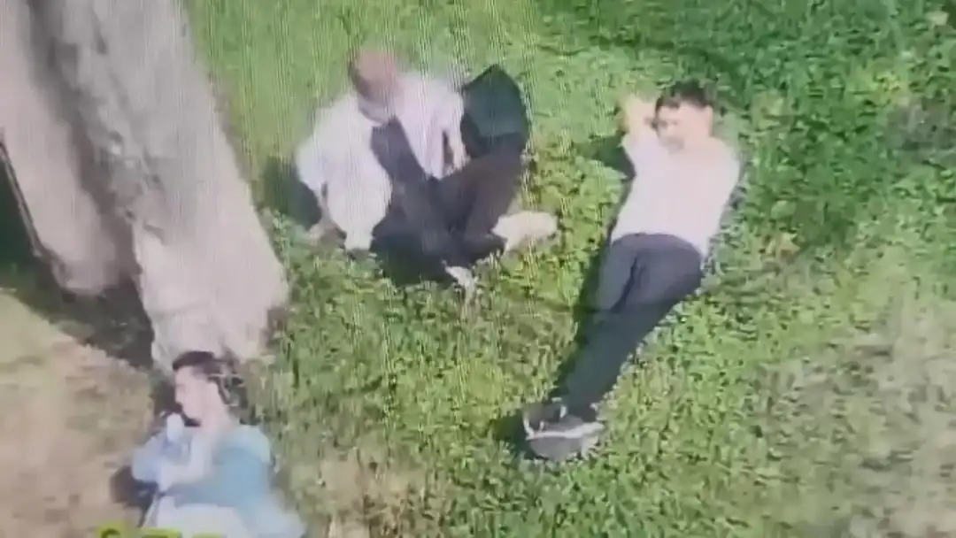 Gezi Parkı’nda uyuyan kişinin cep telefonunu sürünerek çaldı; metroda yakalandı