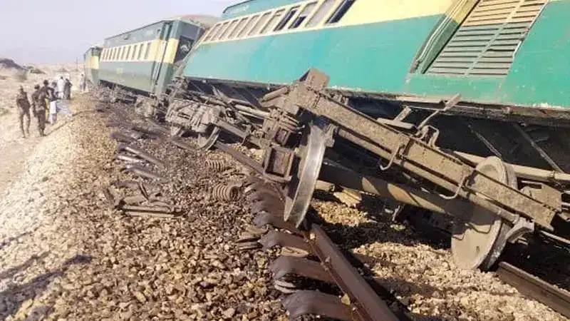 Pakistan’da tren kazası: 5 ölü