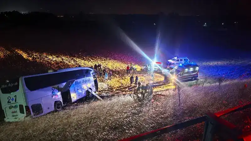 Amasya’da yolcu otobüsü şarampole uçtu: 2’si ağır 24 yaralı