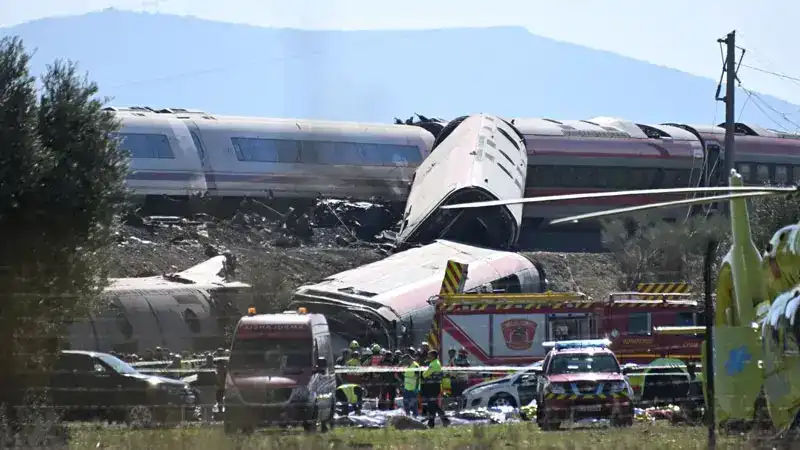 İspanya'da 68 kişinin öldüğü tren kazası sonrası 3 günlük ulusal yas ilan edildi
