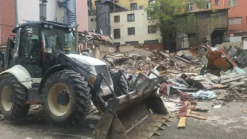 Ankara Ulus'ta eğlence mekanı ile 2 büfenin yıkımı yapıldı