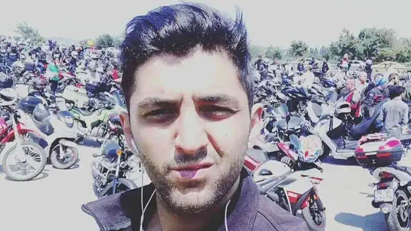 Eyüpsultan'da motosiklet sürücüsü kazada öldü; 'bir şoför sıkıştırıp düşürdü, başka bir araç ezdi'