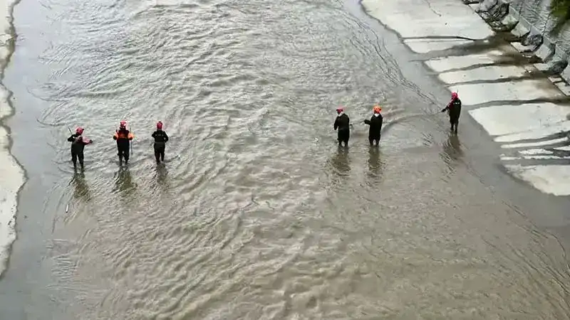 Ayazağa'da yıkım ve arama çalışmaları devam ediyor