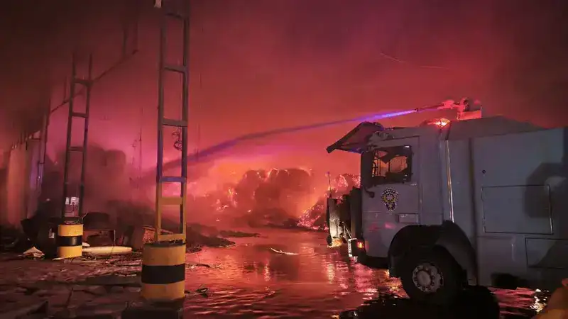 Mersin'de tütün dolu antrepoda yangın