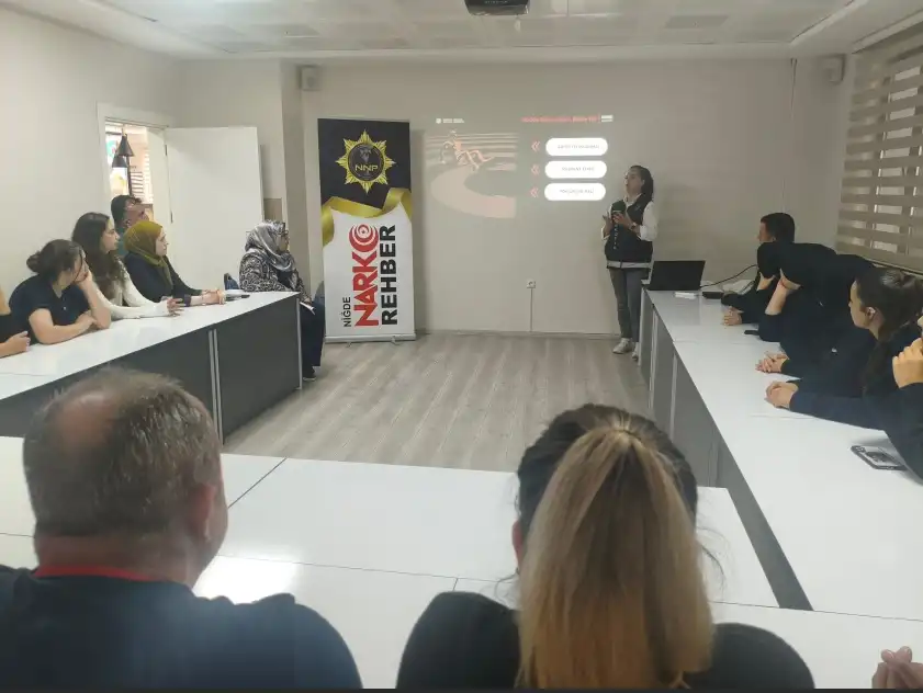 Narkotik ekipleri 702 kişiye uyuşturucuyla mücadele bilgilendirmesi yaptı