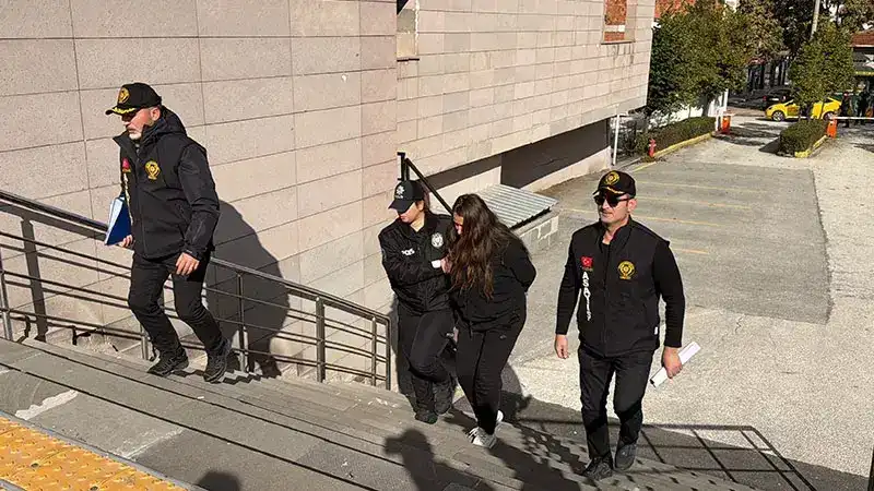 Sevgilisini öldürdüğü iddiasıyla gözaltına alınan kadın adliyede