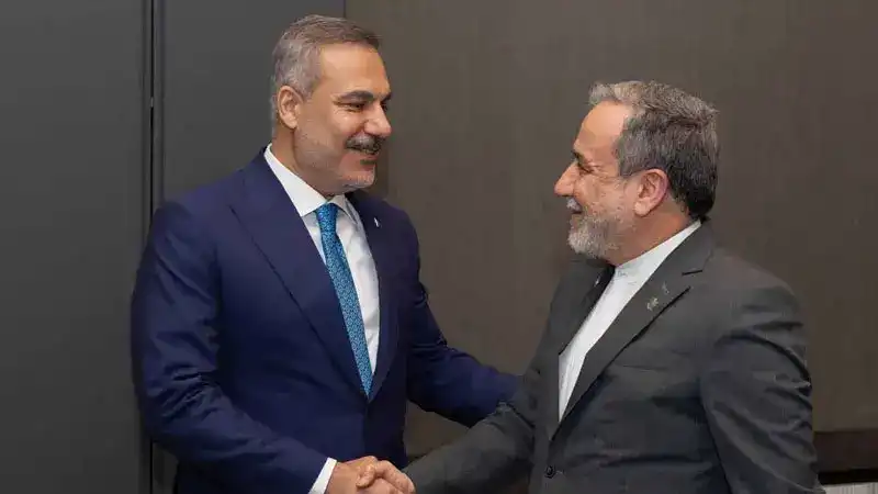Dışişleri Bakanı Fidan, İranlı mevkidaşı Arakçi ile görüştü