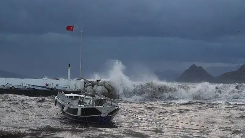 Bodrum’da feribot seferlerine fırtına engeli