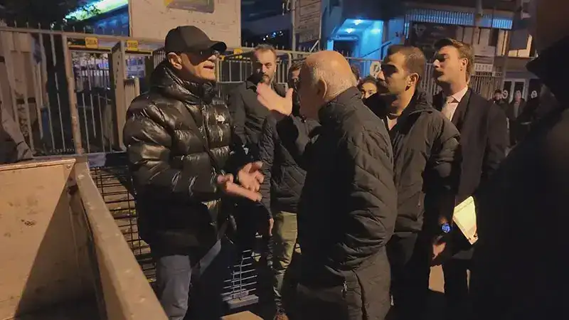 Kadıköy'de yıkım kararı alınan 3 binada tahliye gerginliği